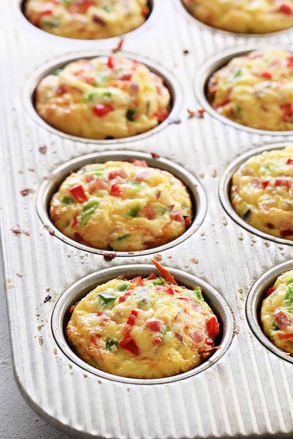 https://www.sixsistersstuff.com/wp-content/uploads/2011/07/Hashbrown-Egg-White-Nests-in-Muffin-Tin-on-SixSistersStuff-.jpg