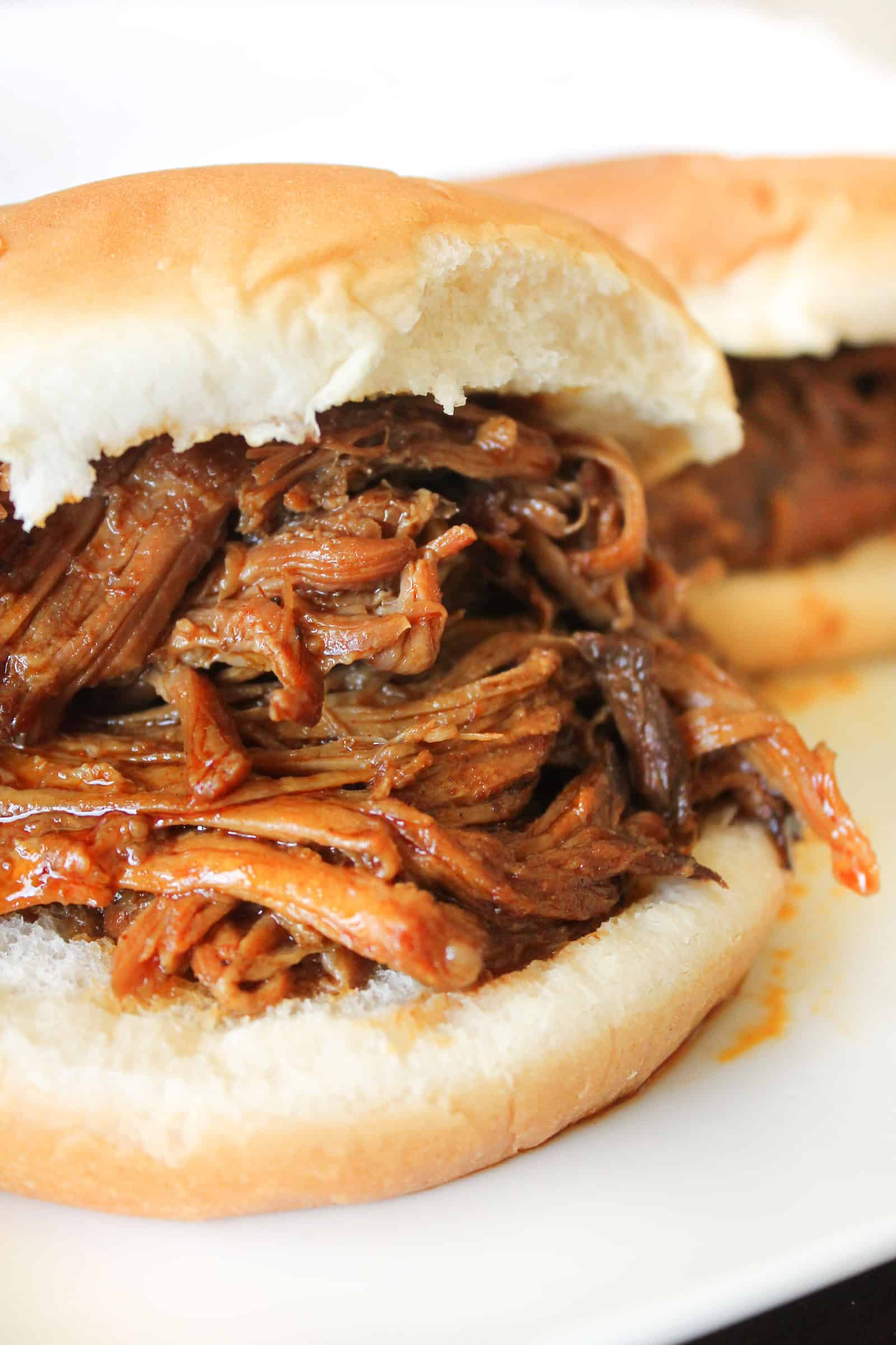 https://www.sixsistersstuff.com/wp-content/uploads/2012/03/smoked-pulled-pork.jpg