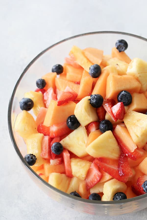 EASY Winter Fruit Salad Recipe (Simple Ingredients)