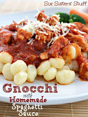 Gnocchi with Homemade Spaghetti Sauce / Six Sisters' Stuff