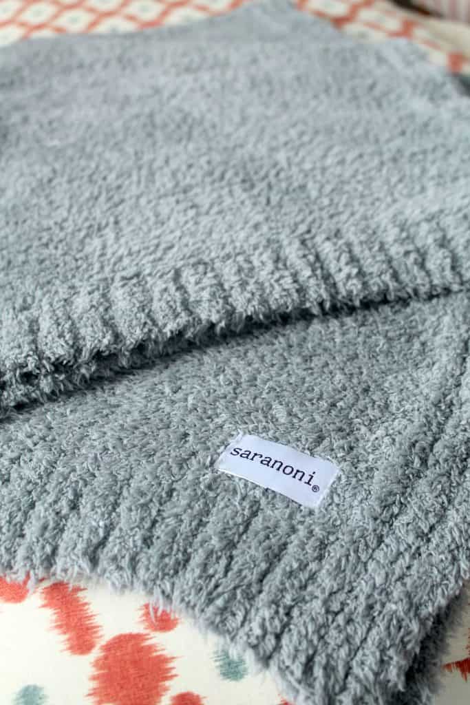 Saranoni Luxury Blankets Giveaway! | Six Sisters' Stuff