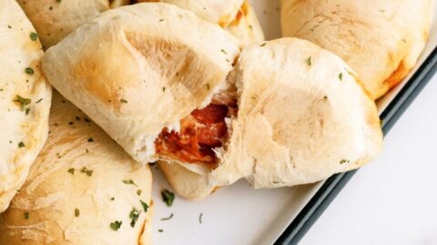 https://www.sixsistersstuff.com/wp-content/uploads/2014/09/Homemade-Pizza-Pockets-2-480x270.jpg