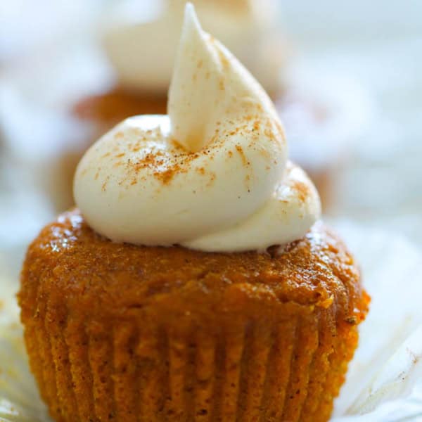 pumpkin pie cupcakes with cream cheese frosting