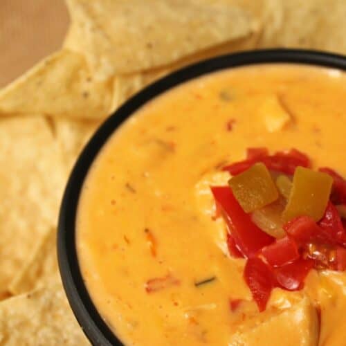 Chicken Chili Con Queso Dip