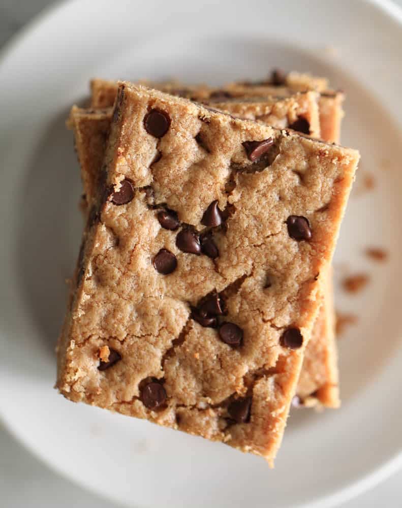 EASY Sheet Pan Chocolate Chip Cookie Bars Recipe