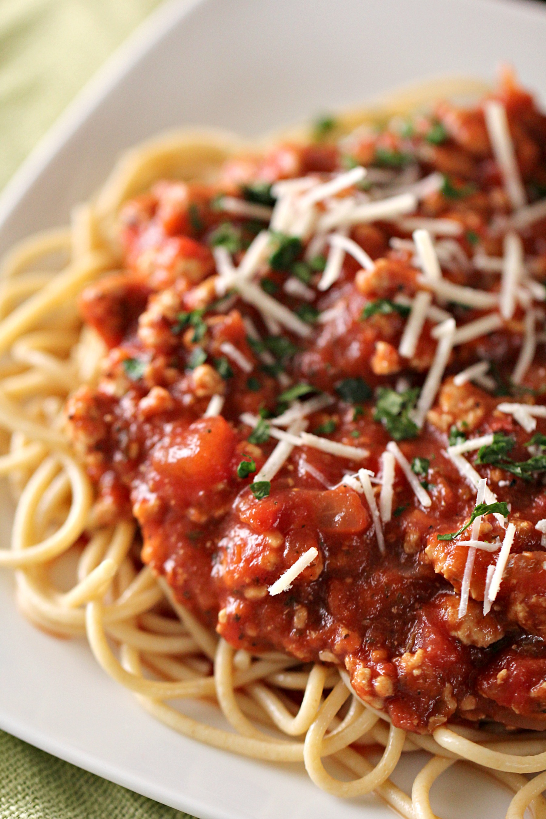 Спагетти. Паста с фаршем. Спагетти с мясным соусом. Спагетти с фаршем в томатном соусе. Фарш с томатной пастой для макарон