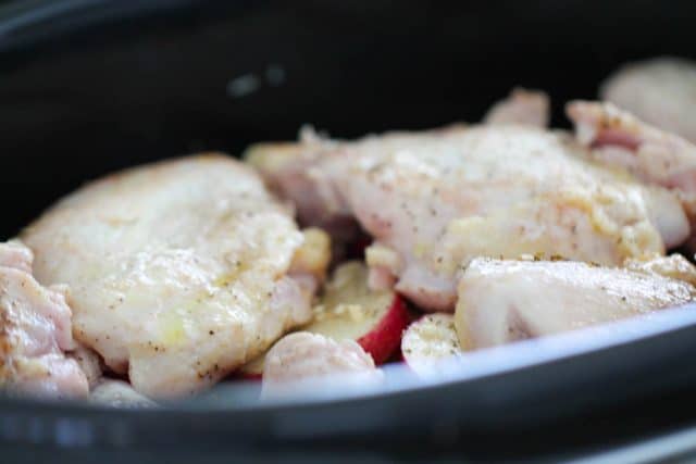 https://www.sixsistersstuff.com/wp-content/uploads/2018/09/Slow-Cooker-Chicken-and-Vegetables-using-Chicken-Thighs-640x427.jpg