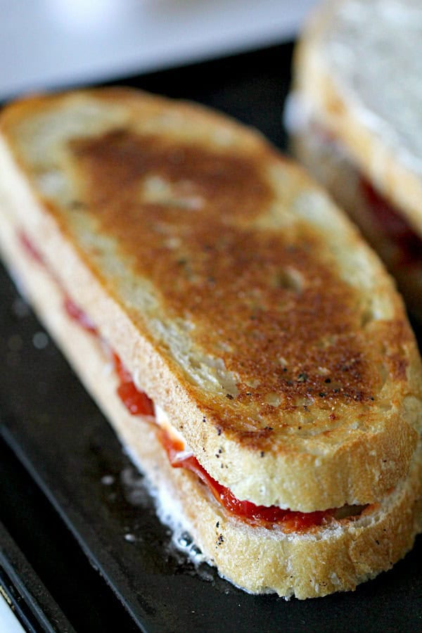 Pepperoni Pizza Grilled Sandwiches Recipe: How to Make It