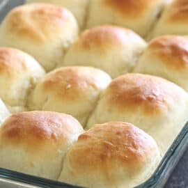 30 Minute Homemade Rolls in a pan