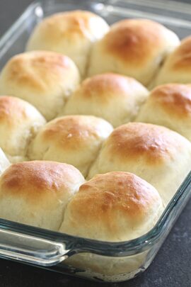 30 Minute Homemade Rolls in a pan