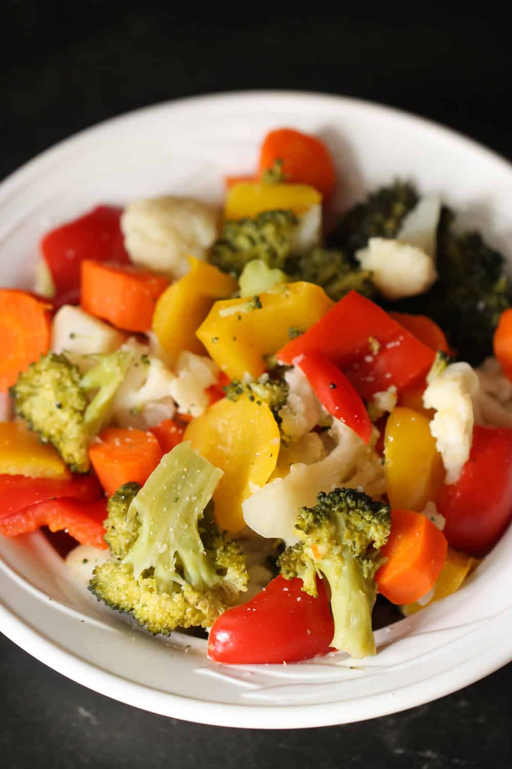 https://www.sixsistersstuff.com/wp-content/uploads/2020/04/Instant-Pot-Perfectly-Steamed-Vegetables-plated-on-six-sisters-stuff.jpg
