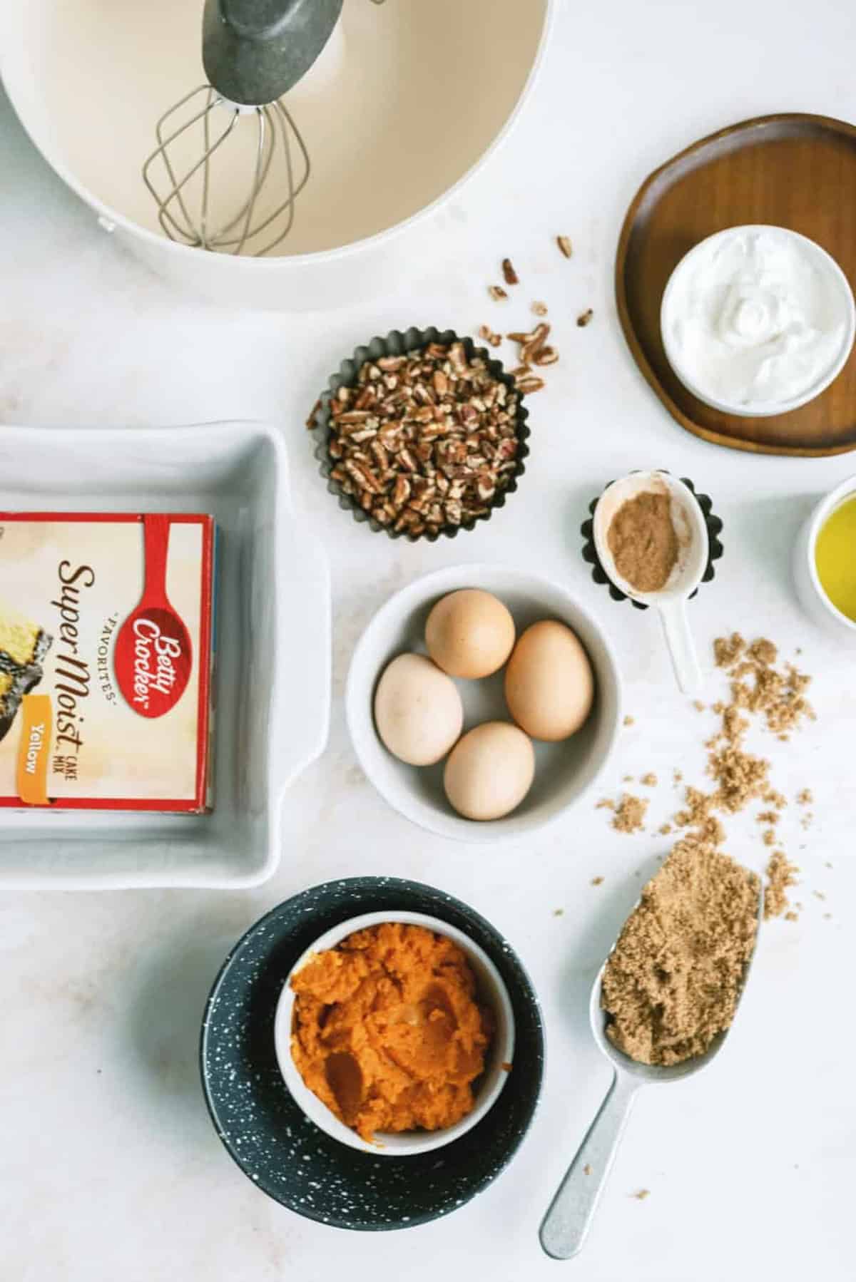 Ingredients needed for pumpkin honey bun cake