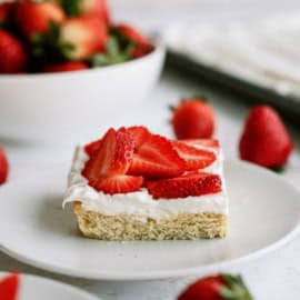 strawberry cake bars