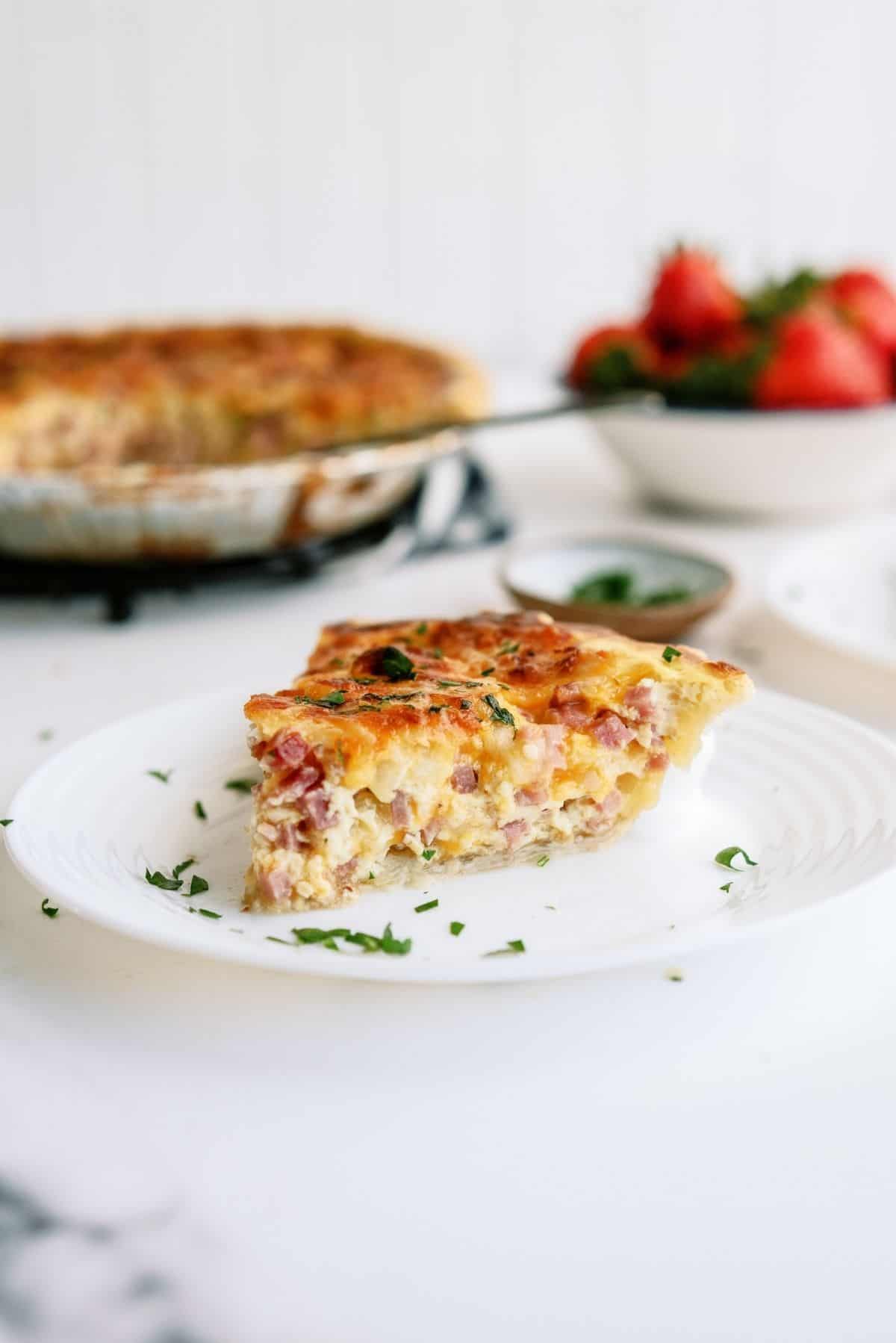 https://www.sixsistersstuff.com/wp-content/uploads/2022/03/Easy-Ham-and-Cheese-Quiche-1.jpg