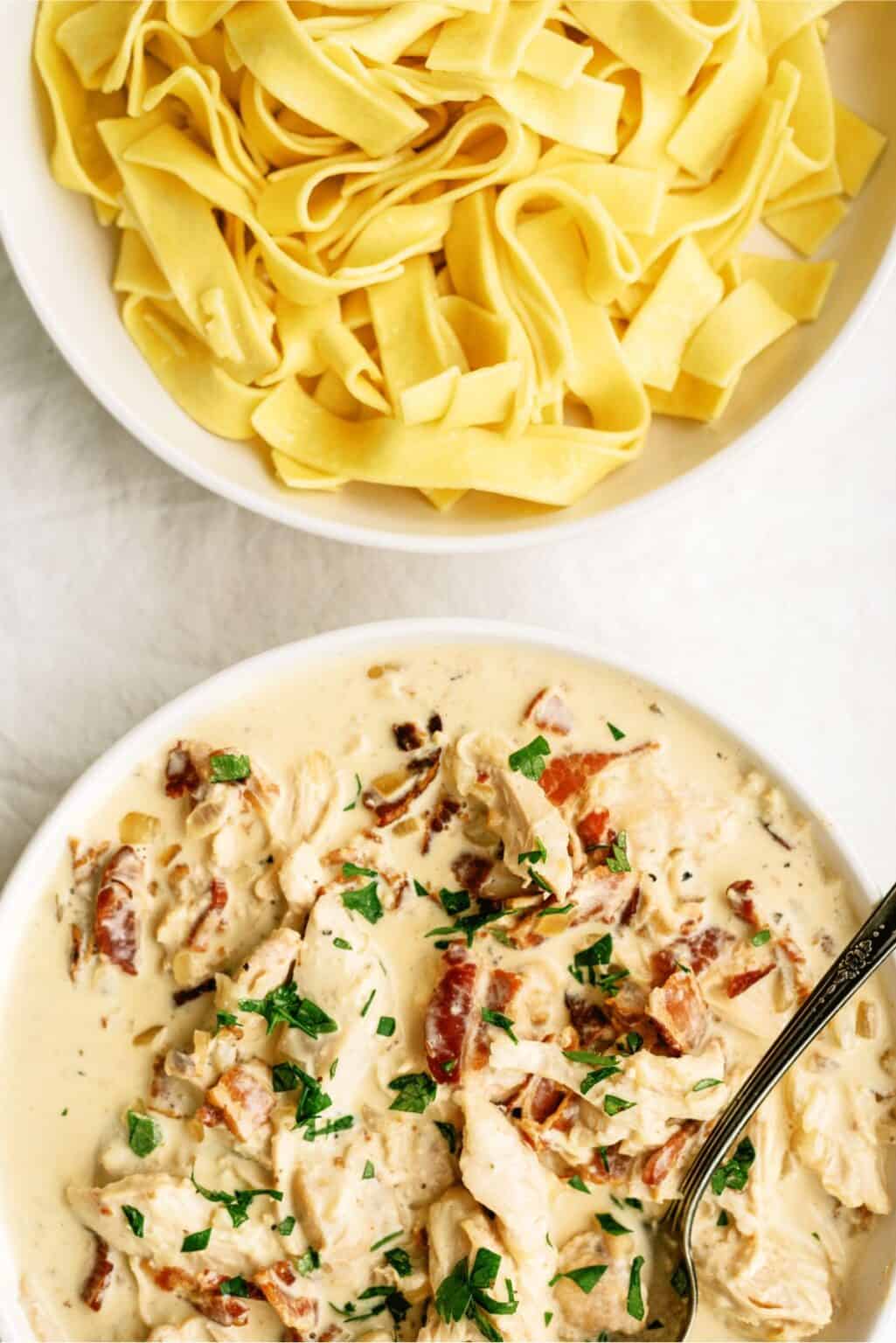 Slow Cooker Creamy Bacon Chicken Recipe - Six Sisters' Stuff