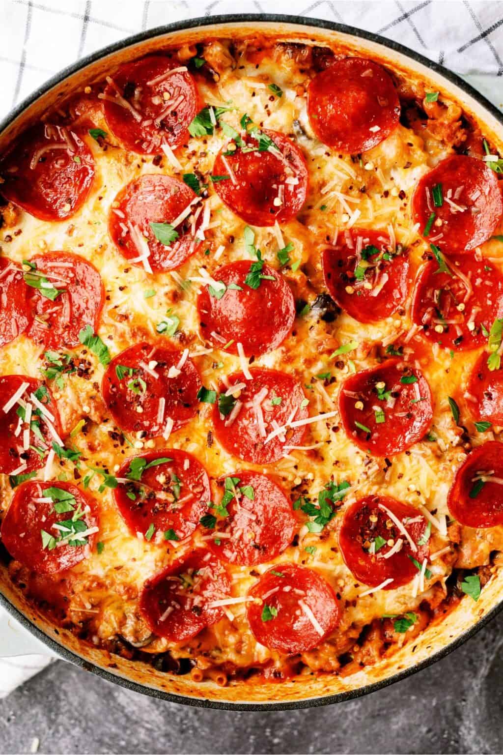 Pizza Skillet Pasta Recipe - Six Sisters' Stuff