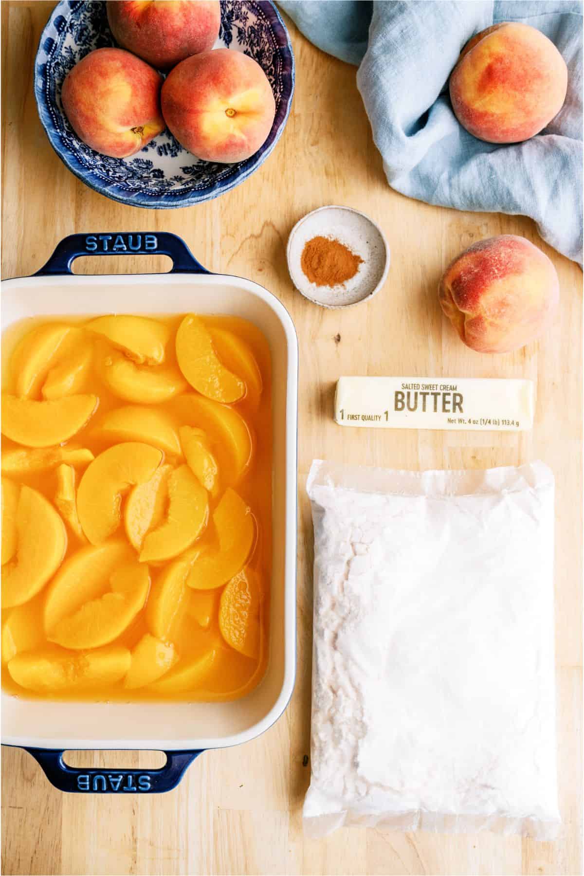 Ingredients needed to make Peach Cobbler Dump Cake (4 Ingredients)