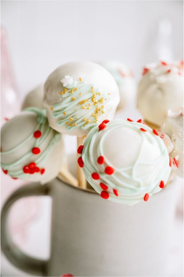 Christmas Cake Pops Recipes - Six Sisters' Stuff